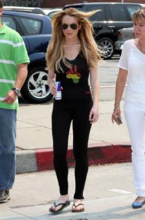 Lindsay Lohan feet photo thumbnail