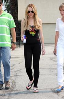 Lindsay Lohan feet photo thumbnail