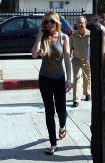 Lindsay Lohan feet photo thumbnail