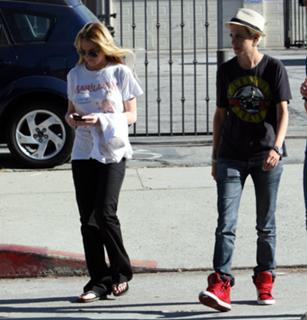 Lindsay Lohan feet photo thumbnail