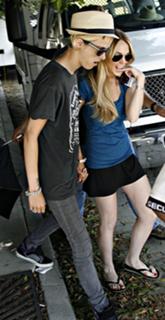 Lindsay Lohan feet photo thumbnail