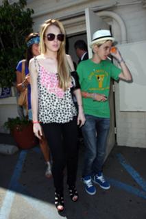 Lindsay Lohan feet photo thumbnail