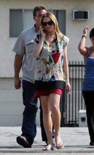 Lindsay Lohan feet photo thumbnail