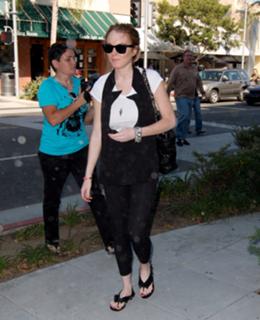 Lindsay Lohan feet photo thumbnail