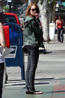 Lindsay Lohan feet photo thumbnail