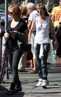 Lindsay Lohan feet photo thumbnail