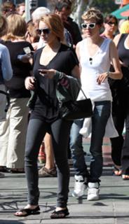 Lindsay Lohan feet photo thumbnail