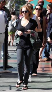 Lindsay Lohan feet photo thumbnail