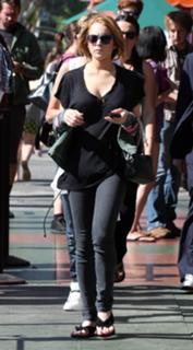 Lindsay Lohan feet photo thumbnail