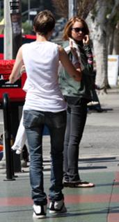 Lindsay Lohan feet photo thumbnail