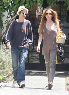 Lindsay Lohan feet photo thumbnail