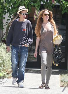 Lindsay Lohan feet photo thumbnail