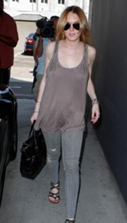 Lindsay Lohan feet photo thumbnail