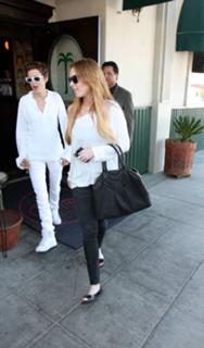 Lindsay Lohan feet photo thumbnail