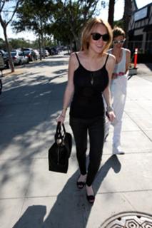 Lindsay Lohan feet photo thumbnail
