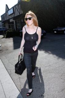 Lindsay Lohan feet photo thumbnail