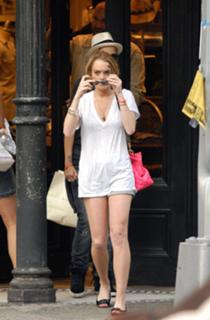 Lindsay Lohan feet photo thumbnail