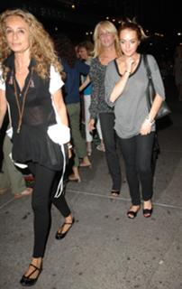 Lindsay Lohan feet photo thumbnail