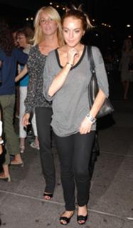 Lindsay Lohan feet photo thumbnail