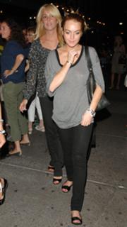 Lindsay Lohan feet photo thumbnail