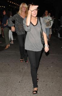 Lindsay Lohan feet photo thumbnail