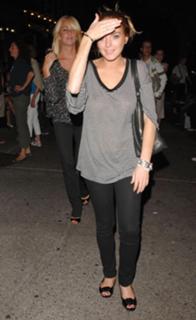 Lindsay Lohan feet photo thumbnail