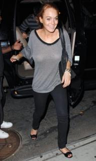 Lindsay Lohan feet photo thumbnail