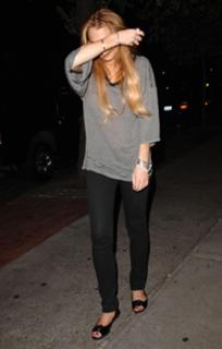 Lindsay Lohan feet photo thumbnail