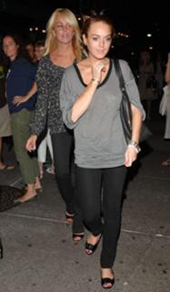 Lindsay Lohan feet photo thumbnail