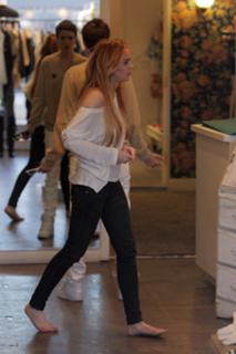 Lindsay Lohan feet photo thumbnail