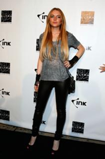 Lindsay Lohan feet photo thumbnail