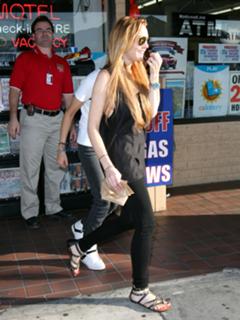Lindsay Lohan feet photo thumbnail