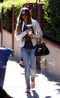 Lindsay Lohan feet photo thumbnail