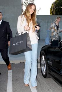 Lindsay Lohan feet photo thumbnail