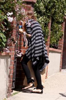 Lindsay Lohan feet photo thumbnail