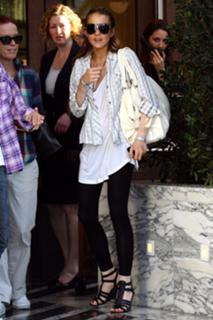 Lindsay Lohan feet photo thumbnail