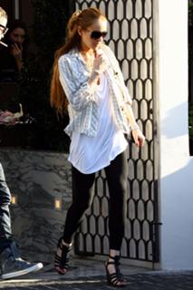 Lindsay Lohan feet photo thumbnail