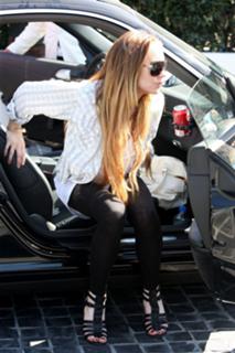 Lindsay Lohan feet photo thumbnail