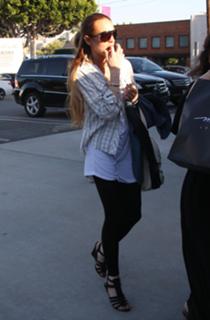 Lindsay Lohan feet photo thumbnail