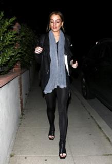 Lindsay Lohan feet photo thumbnail