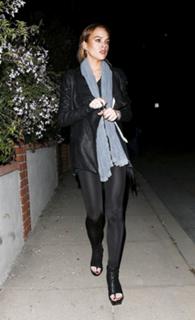 Lindsay Lohan feet photo thumbnail