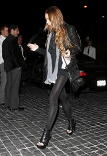 Lindsay Lohan feet photo thumbnail