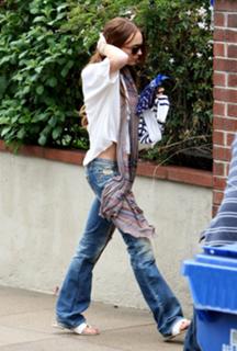 Lindsay Lohan feet photo thumbnail