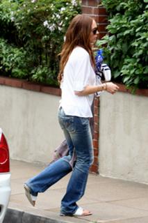 Lindsay Lohan feet photo thumbnail