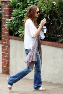 Lindsay Lohan feet photo thumbnail