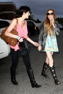 Lindsay Lohan feet photo thumbnail