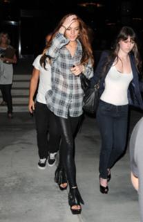 Lindsay Lohan feet photo thumbnail