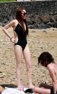 Lindsay Lohan feet photo thumbnail