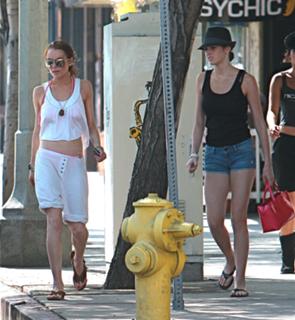 Lindsay Lohan feet photo thumbnail