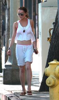 Lindsay Lohan feet photo thumbnail